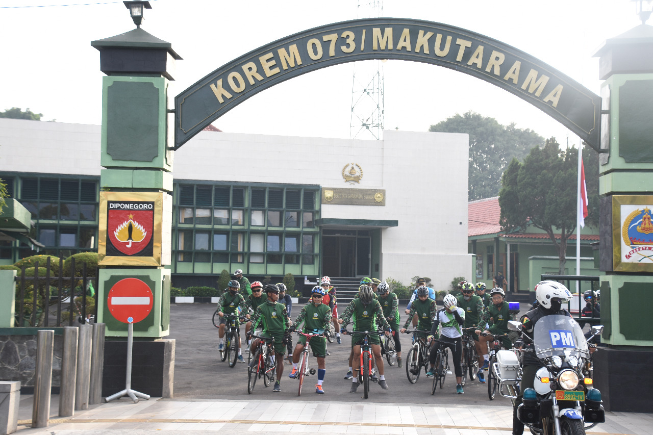 Untuk Menjaga Kesehatan, Prajurit Korem 073/MKT Bersepeda Santai 